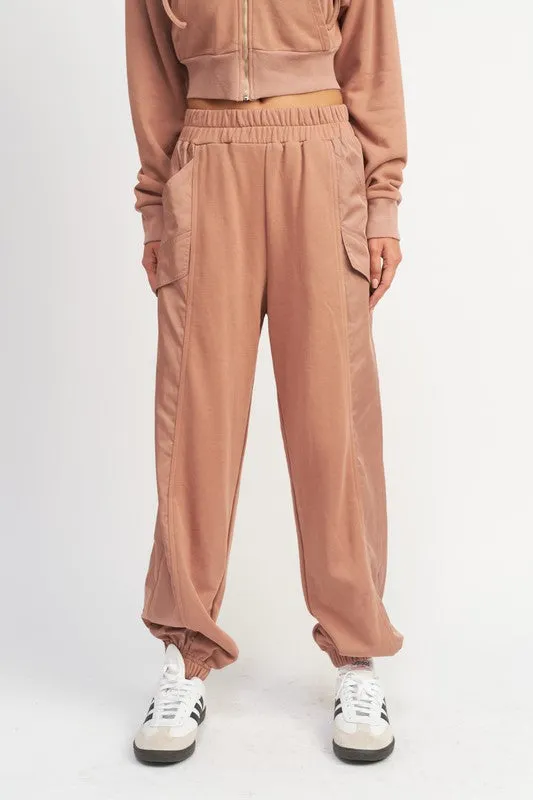 CONTRASTED CARGO JOGGER PANTS